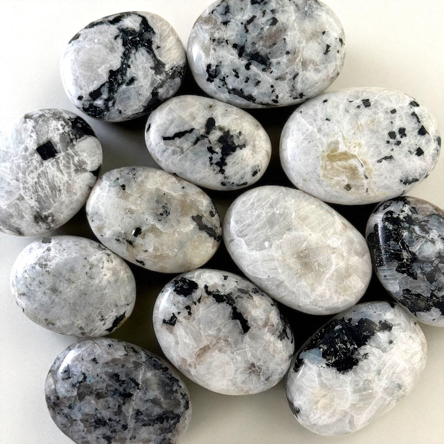 彩虹月光石水晶掌石