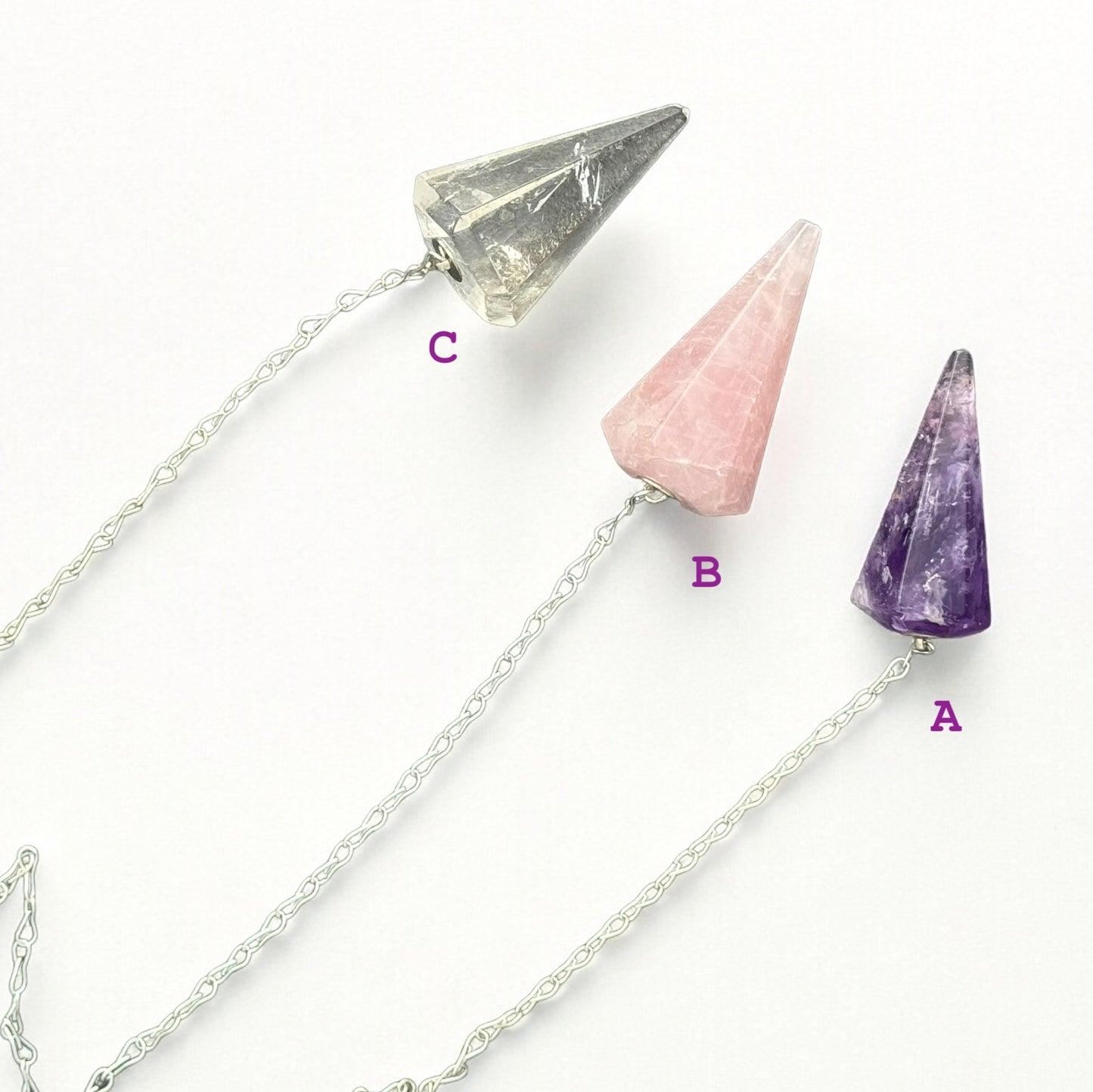 紫水晶、玫瑰石英或煙晶晶體中的擺錘