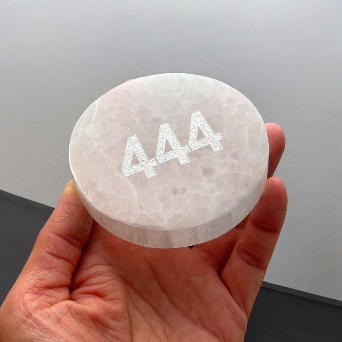 天使數字「444」圓形透石膏水晶板(小號)