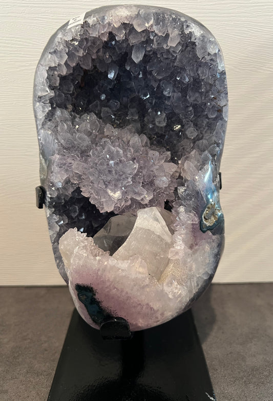Amethyst with Stand (L)