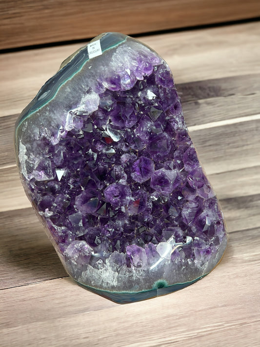Amethyst with Stand (L)