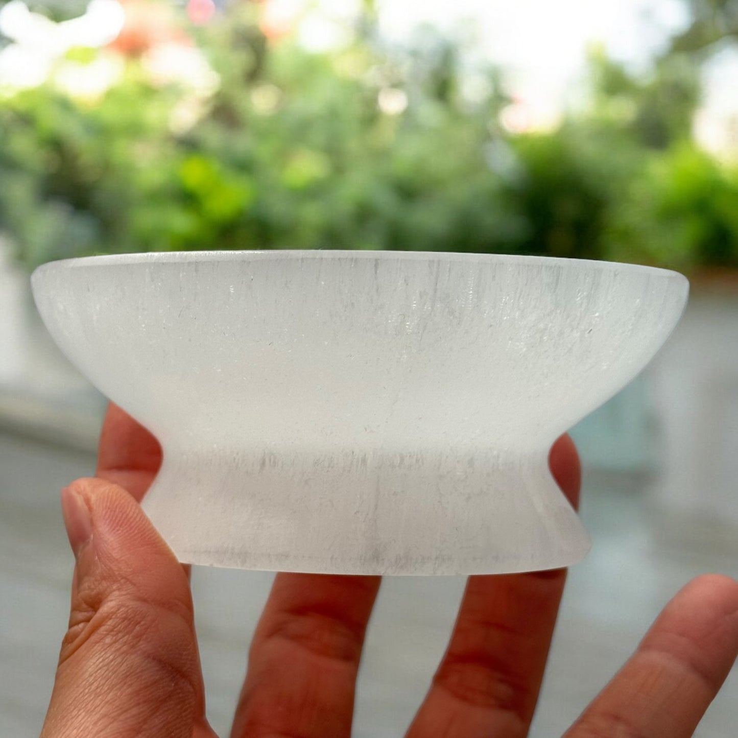 Selenite Bowl Round with Base (S)