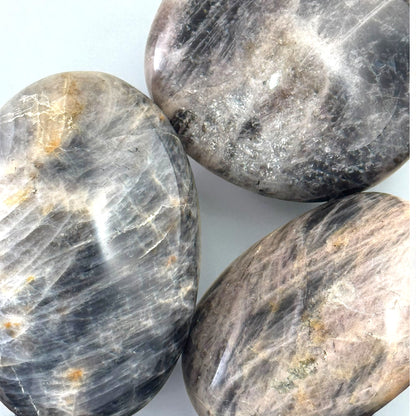 黑月光石水晶掌石